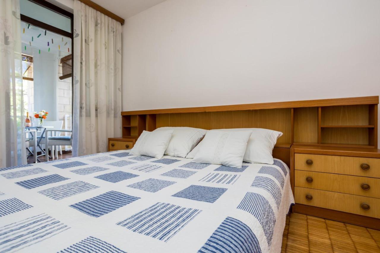 Apartment Jakovac By El-Pi Tours Njivice Exterior foto